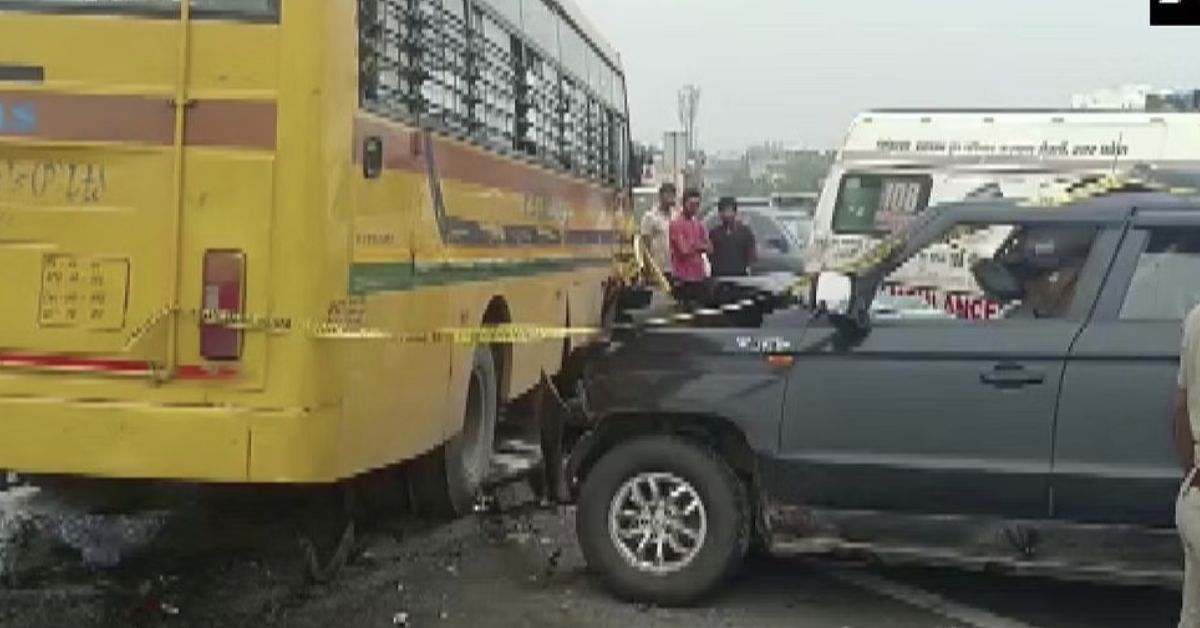 School Bus and Suv Crash on Delhi-meerut Expressway