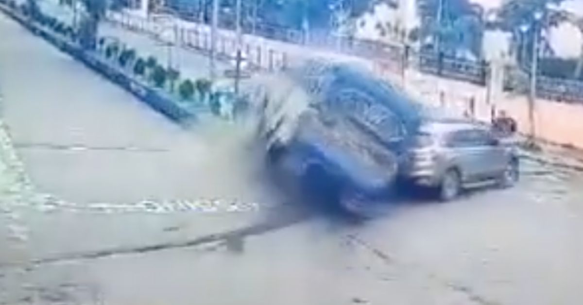 Over-Speeding Bus Triggers Road Mishap in Kolkata 