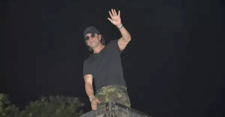 Shah Rukh Khan Rings in His 58th Birthday With Fans, Grand Celebrations, and a Big Screen Reunion