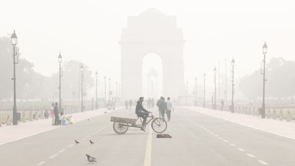 NDMC to install mist sprayers on electric poles to combat Delhi's air pollution