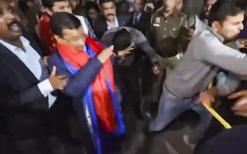 liquid thrown at kejriwal